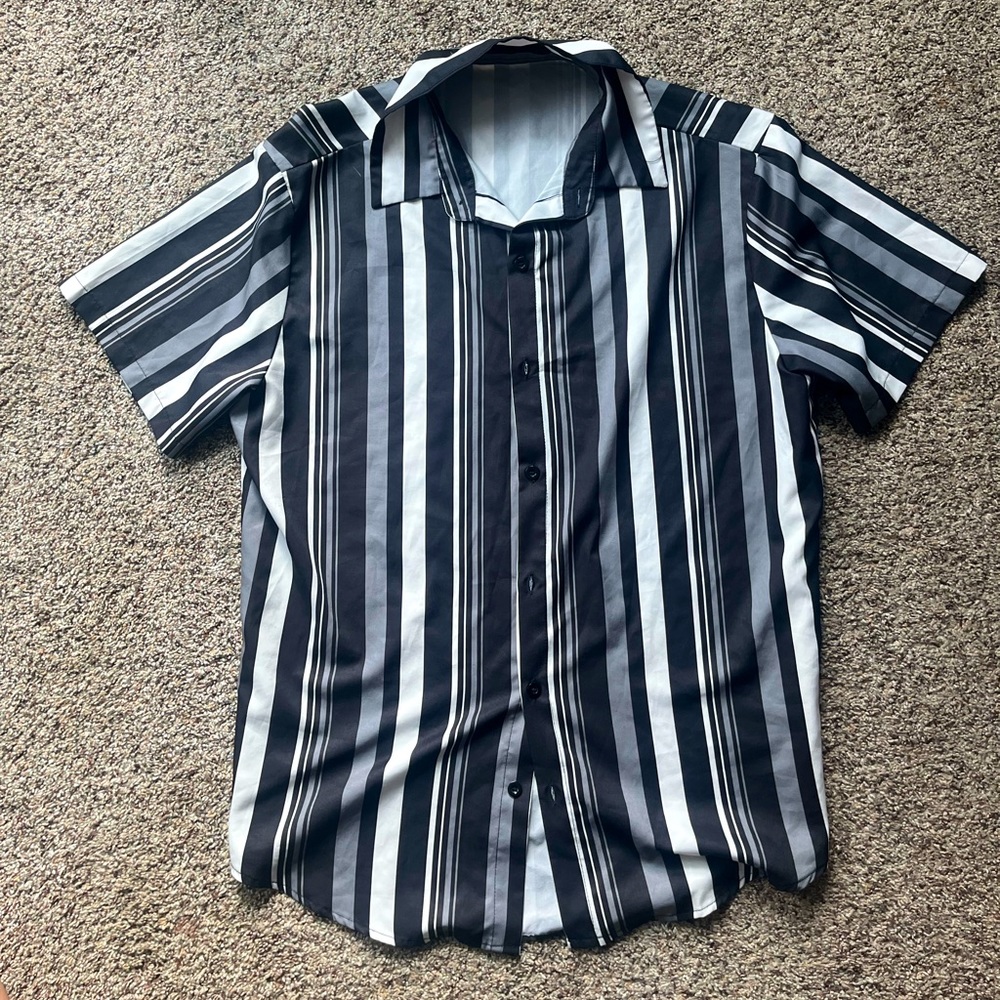 Shein Black and White New without Tags Short Sleeve Button Down Shirt. Size L